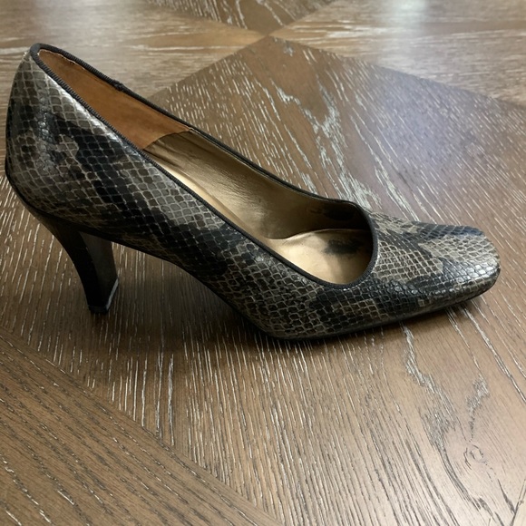 Vintage 90’s Enzo Angiolini gray snakeskin heels - Picture 6 of 15
